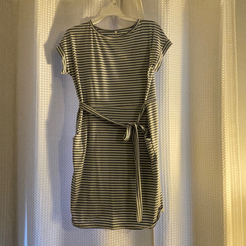 Short sleeve dress